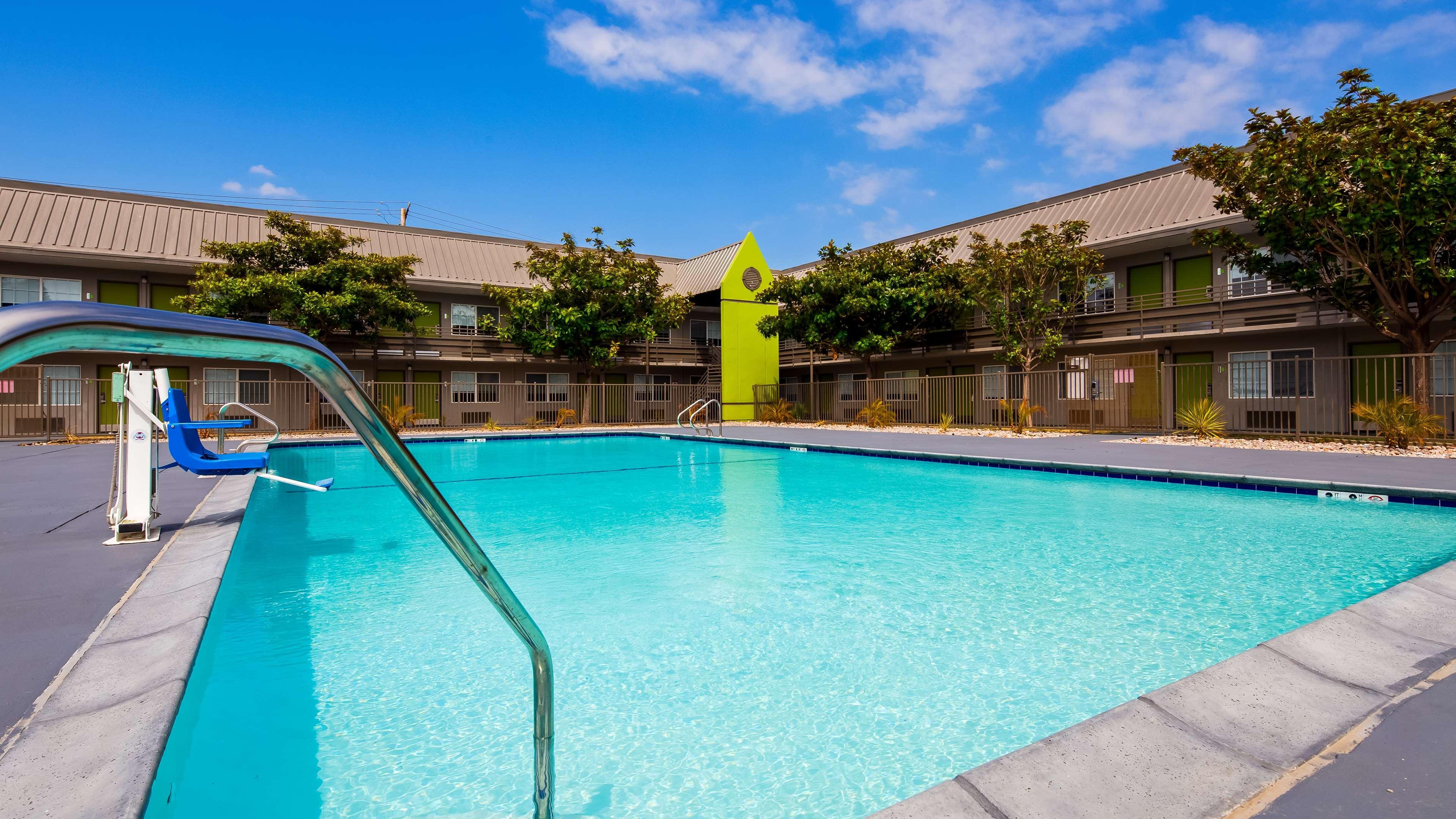 Surestay Plus Hotel By Best Western Point Richmond Exterior photo